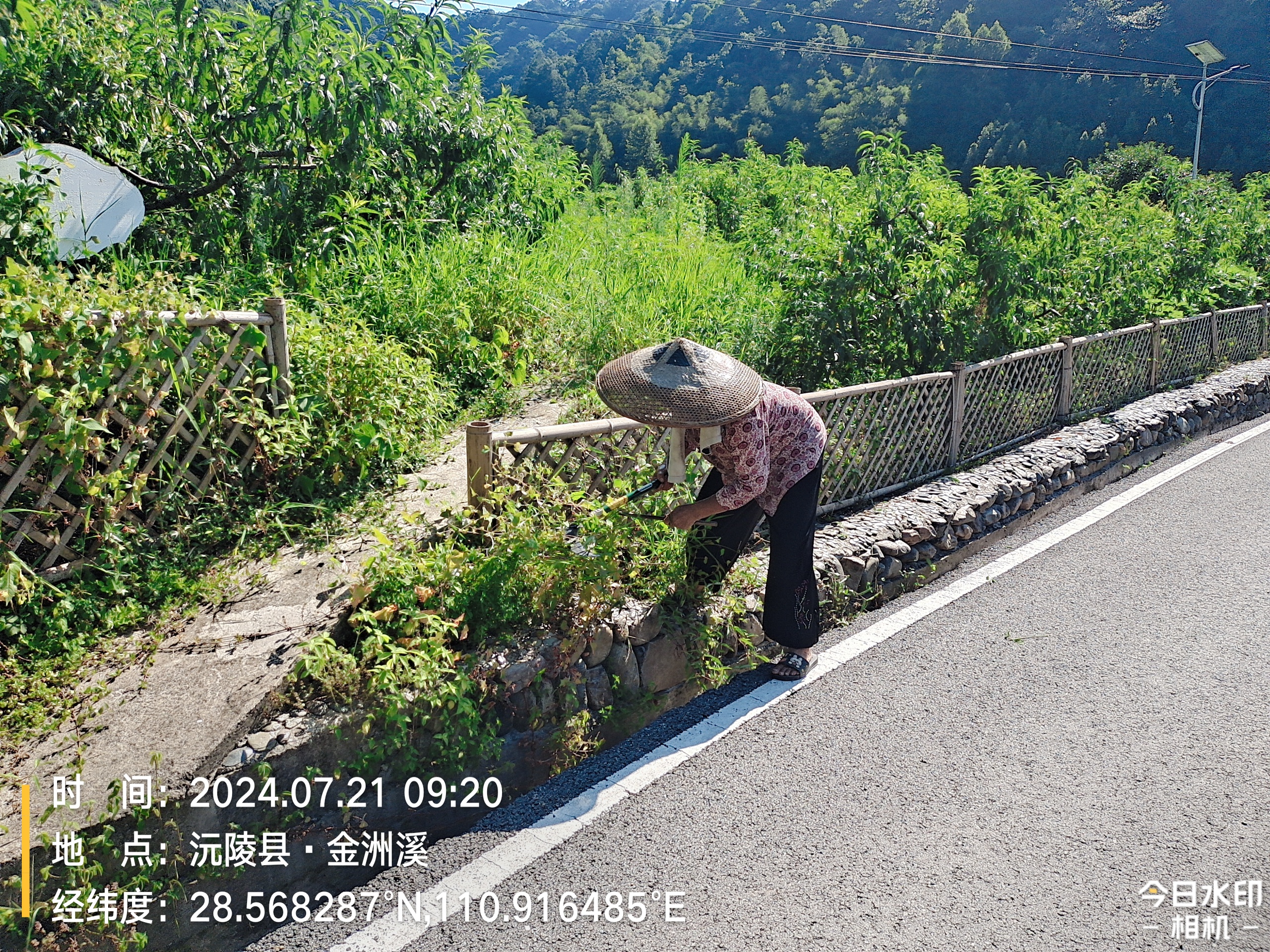 界亭驿村日常道路清洁