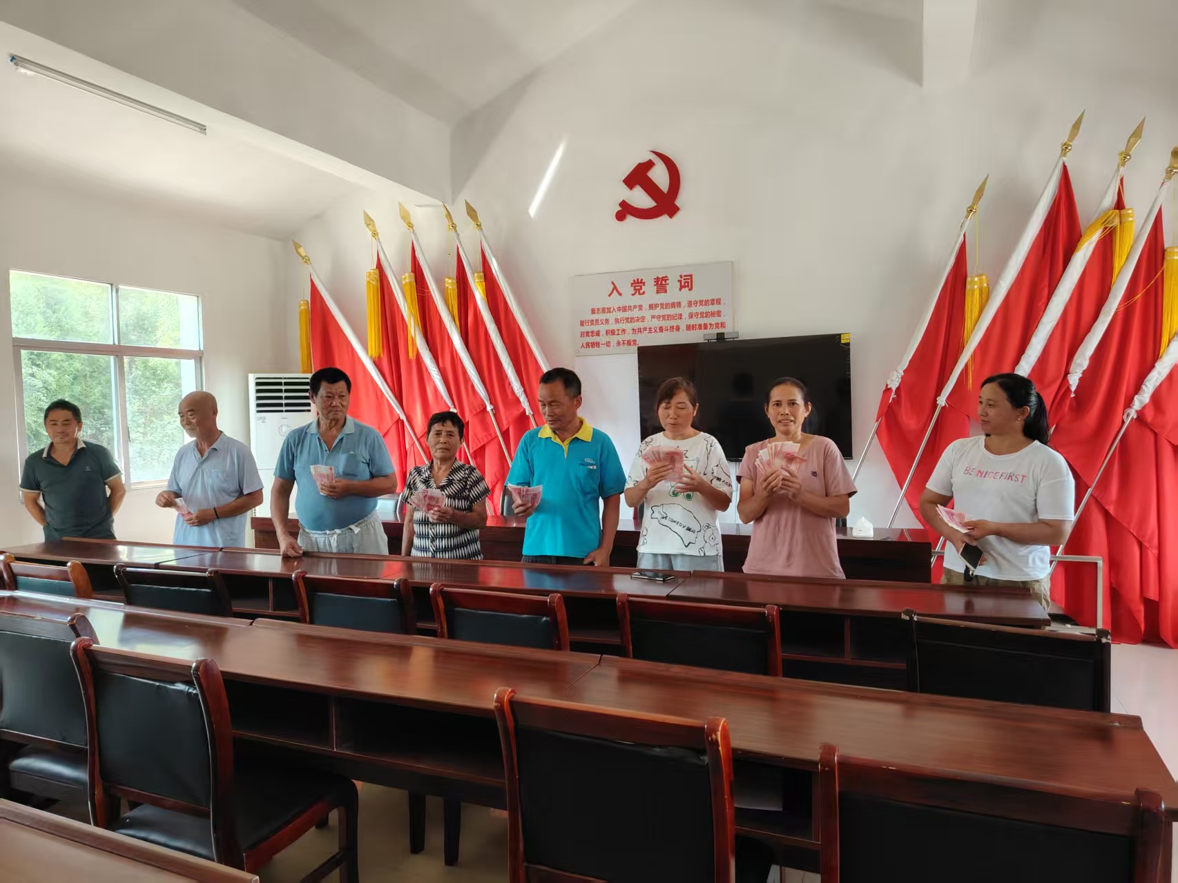 2025年8月19日幸福协会对考学一本，二本，高中的学子进行奖励